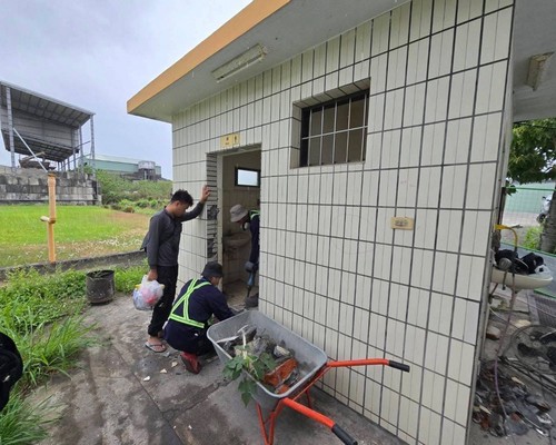 屏東公共廁所翻新改造, 屏東浴室翻新, 屏東浴室整修, 屏東貼磁磚, 屏東貼壁磚, 屏東水電工程, 屏東防水工程, 屏東貼地磚, 屏東打除工程, 屏東鐵皮工程, 
                        屏東砌磚隔間, 屏東地坪粉光, 屏東衛浴設備, 屏東油漆工程, 屏東鋁門窗工程